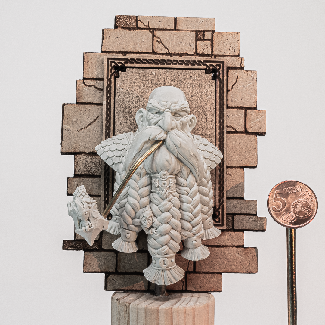 Miniatura Artesanal para Pintar de Chesterthorn Ironbutt