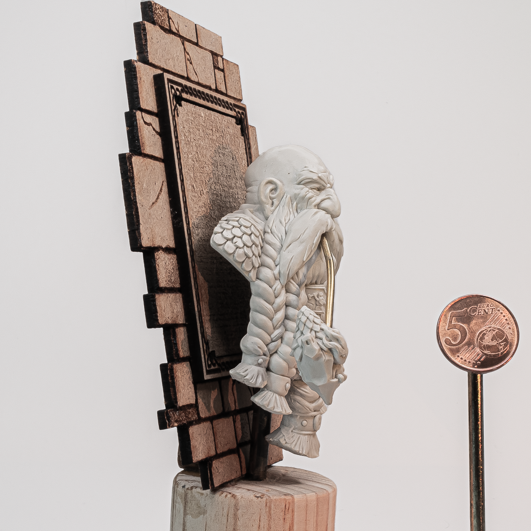 Miniatura Artesanal para Pintar de Chesterthorn Ironbutt